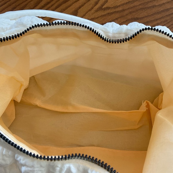 Ring Linked Cream Bubbled Shoulder Bag - Picture 7 of 10